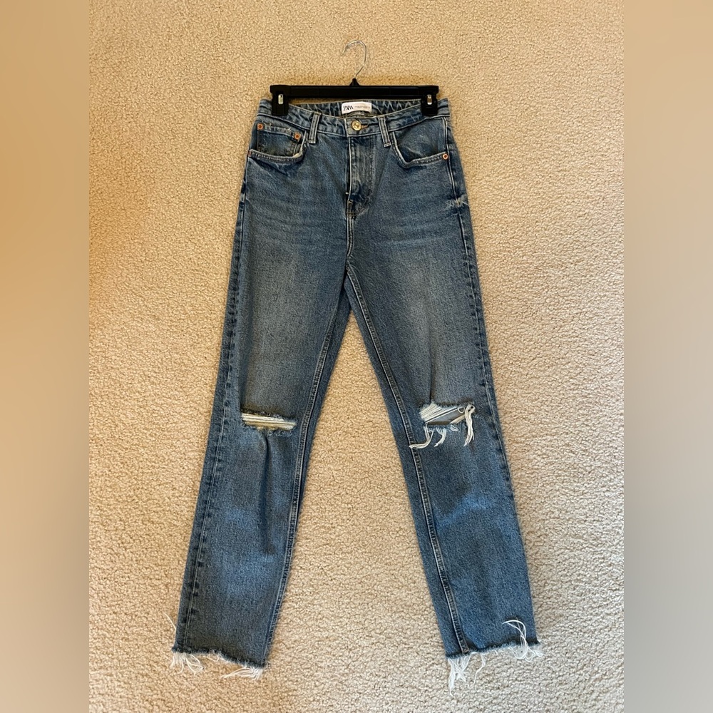 Zara Ankle Straight Light Wash Jeans, Size 4